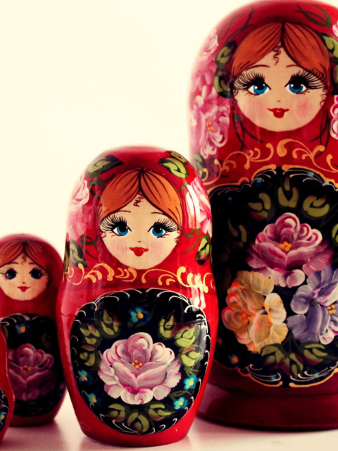 Sfondi Russian Dolls 480x640