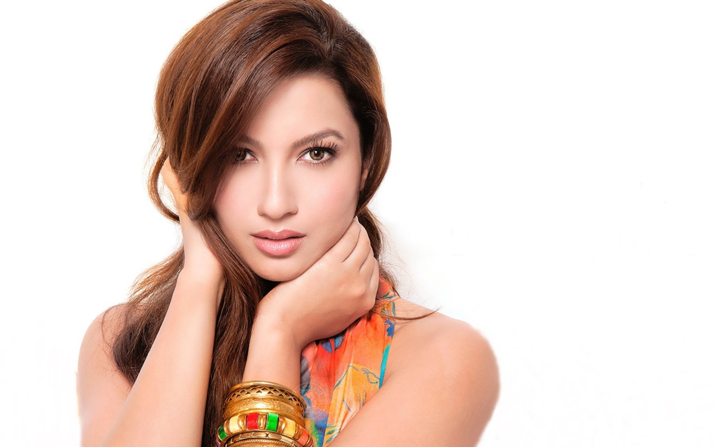 Sfondi Beautiful Gauhar Khan 1440x900