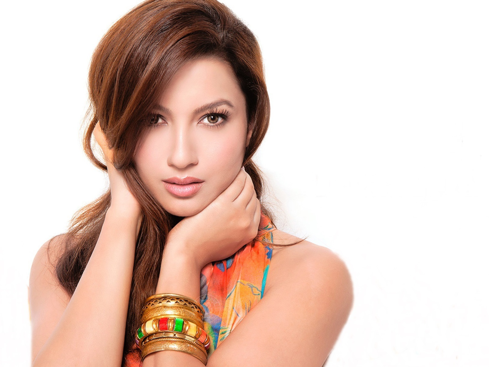 Fondo de pantalla Beautiful Gauhar Khan 1600x1200