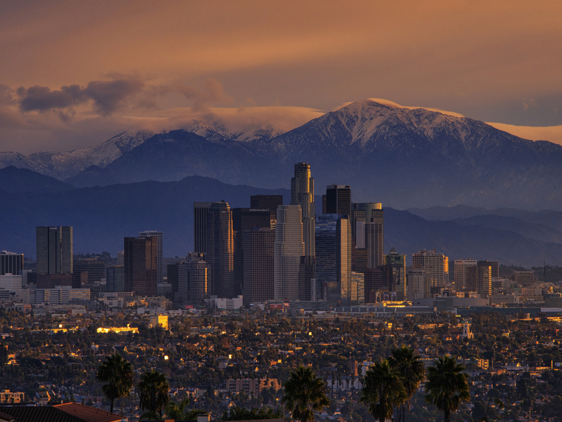 California Mountains And Los Angeles Skyscrappers wallpaper 1152x864
