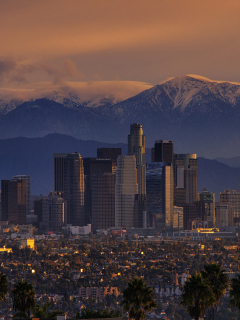 Das California Mountains And Los Angeles Skyscrappers Wallpaper 240x320