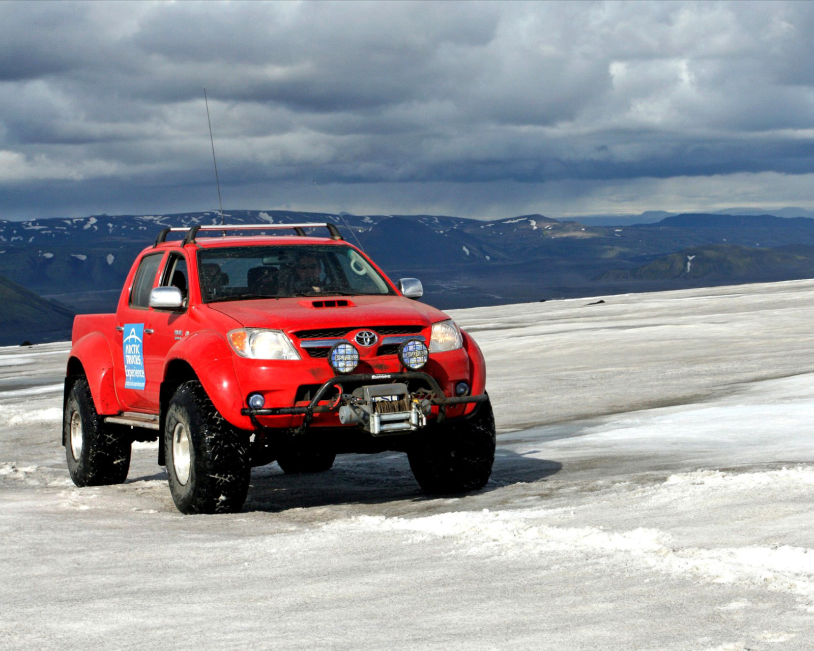 Das Toyota Hilux Wallpaper 1600x1280