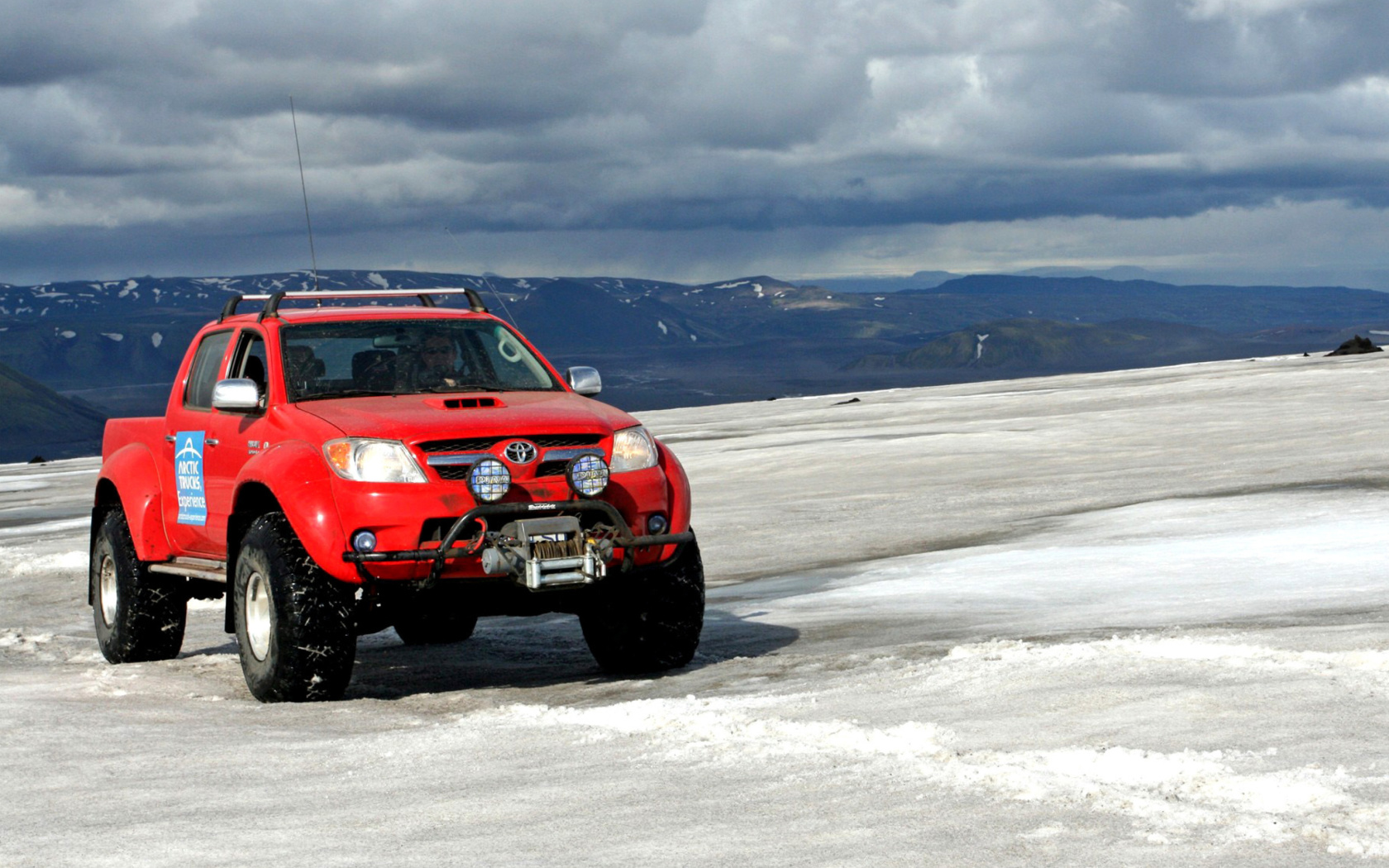 Fondo de pantalla Toyota Hilux 1680x1050