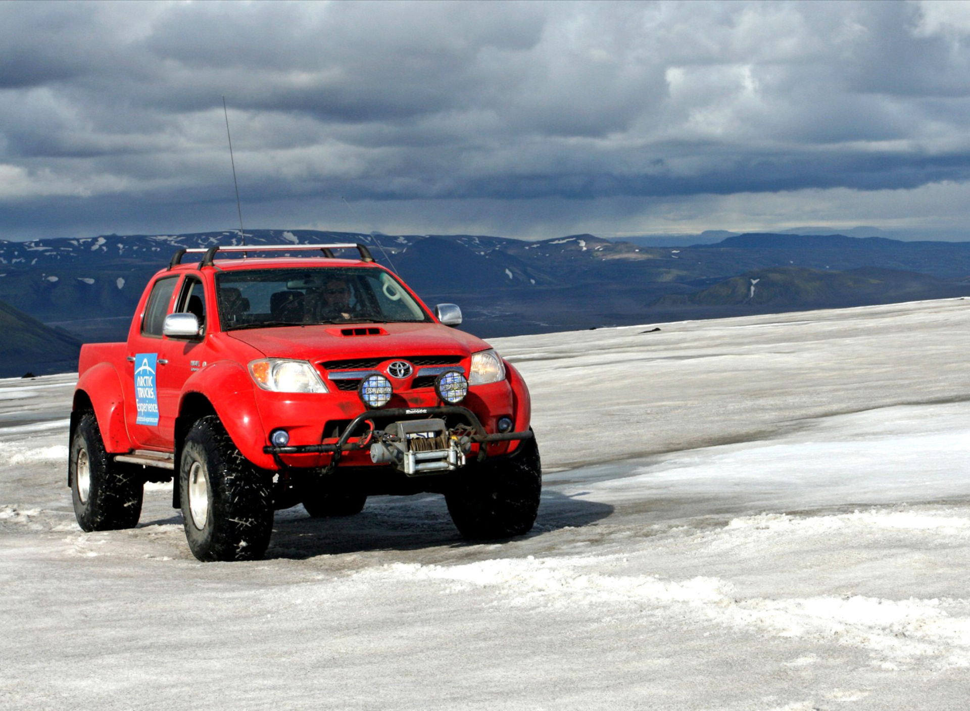 Fondo de pantalla Toyota Hilux 1920x1408