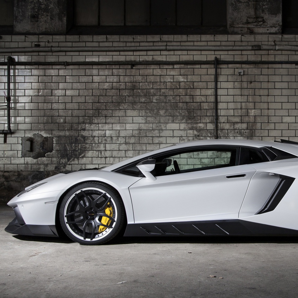 Lamborghini Aventador wallpaper 1024x1024