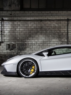 Screenshot №1 pro téma Lamborghini Aventador 240x320