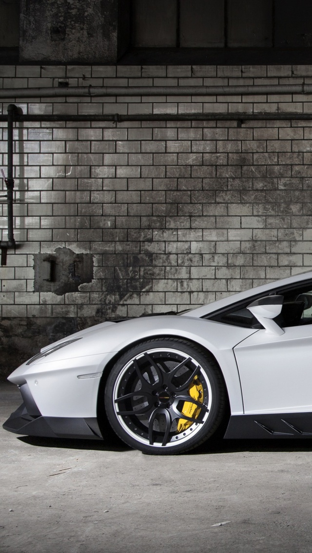 Lamborghini Aventador wallpaper 640x1136
