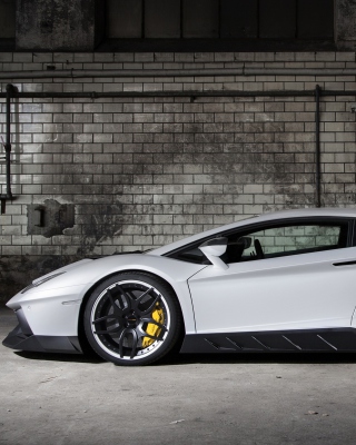 Lamborghini Aventador sfondi gratuiti per Nokia C6