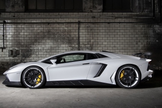 Free Lamborghini Aventador Picture for Android, iPhone and iPad