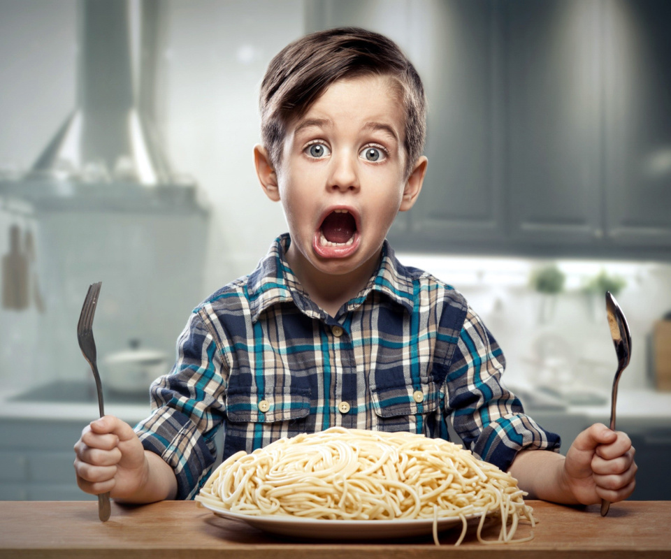 Child Dinner wallpaper 960x800