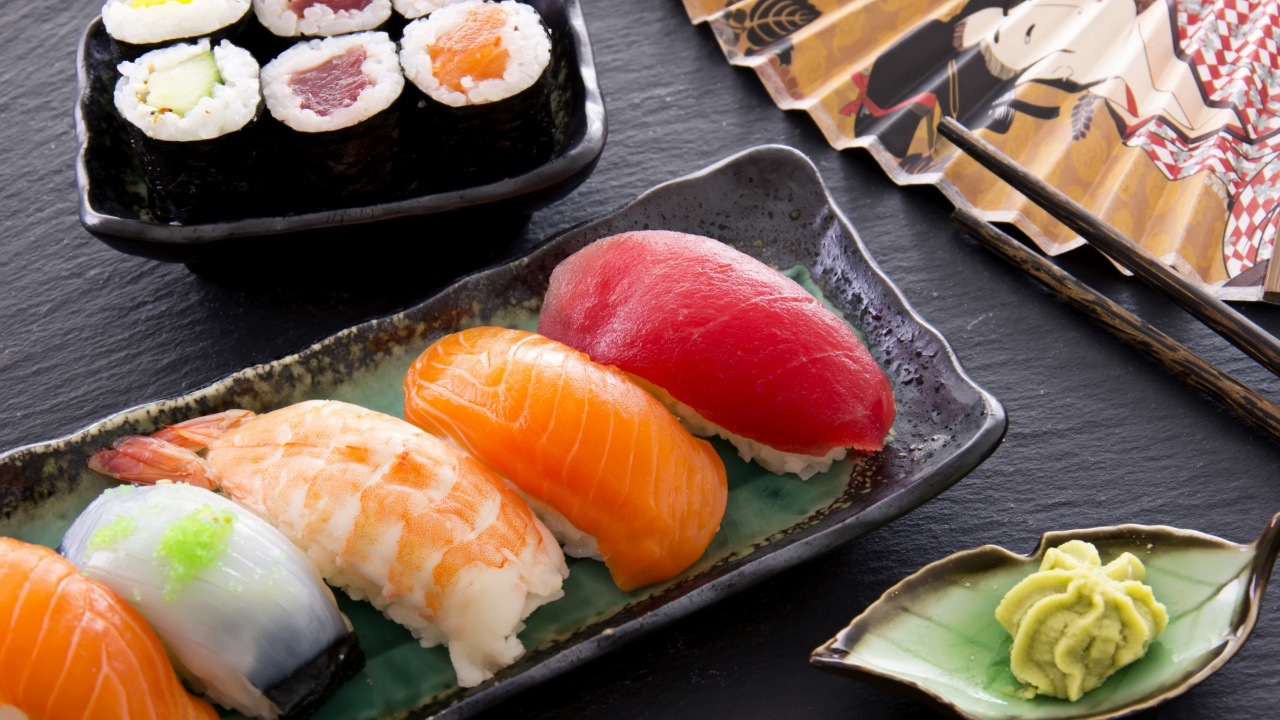 Fondo de pantalla Sushi with salmon, tuna and shrimp 1280x720