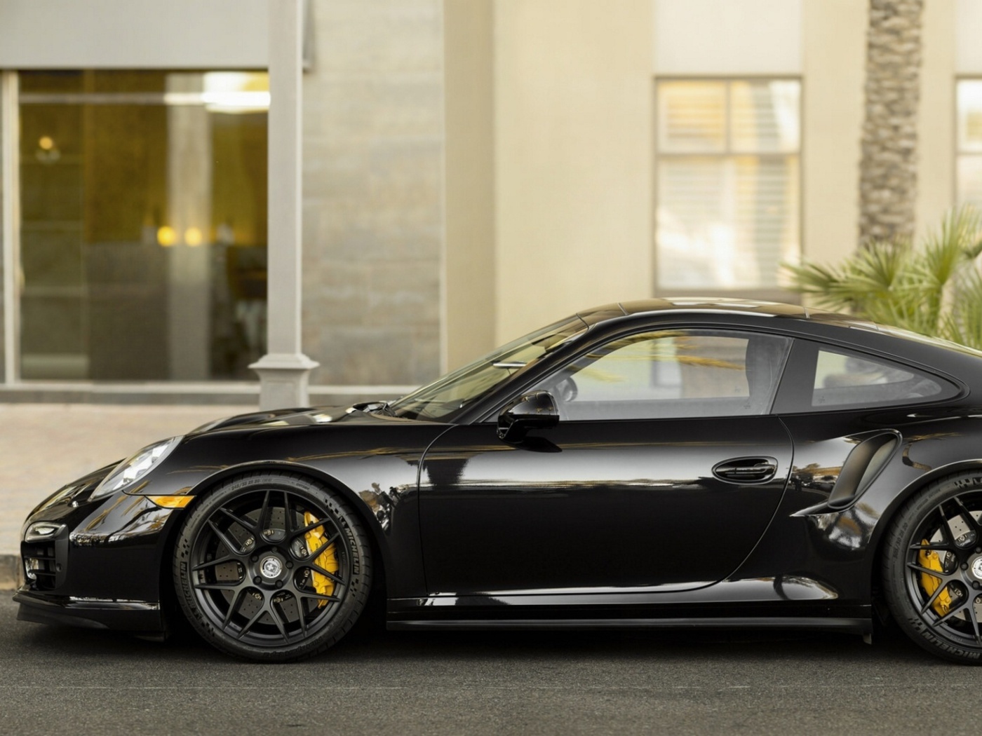 Обои Porsche 911 Turbo Black 1400x1050