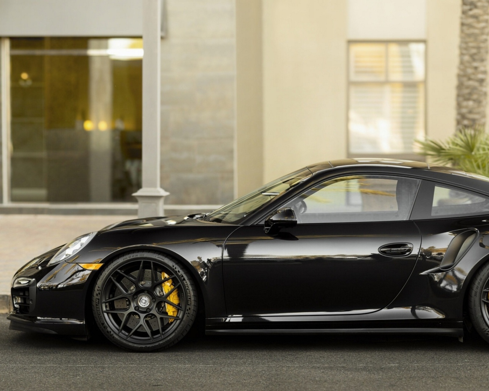 Sfondi Porsche 911 Turbo Black 1600x1280