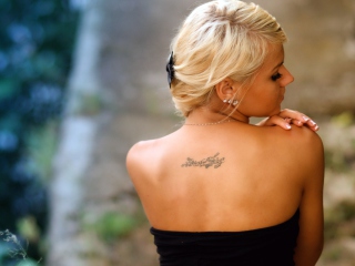 Sfondi Girl With Tattoo 320x240