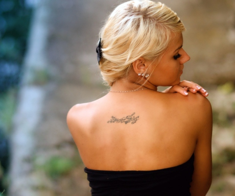 Sfondi Girl With Tattoo 480x400