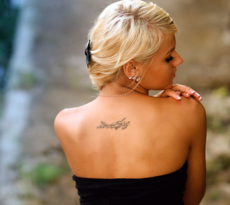 Fondo de pantalla Girl With Tattoo 960x854
