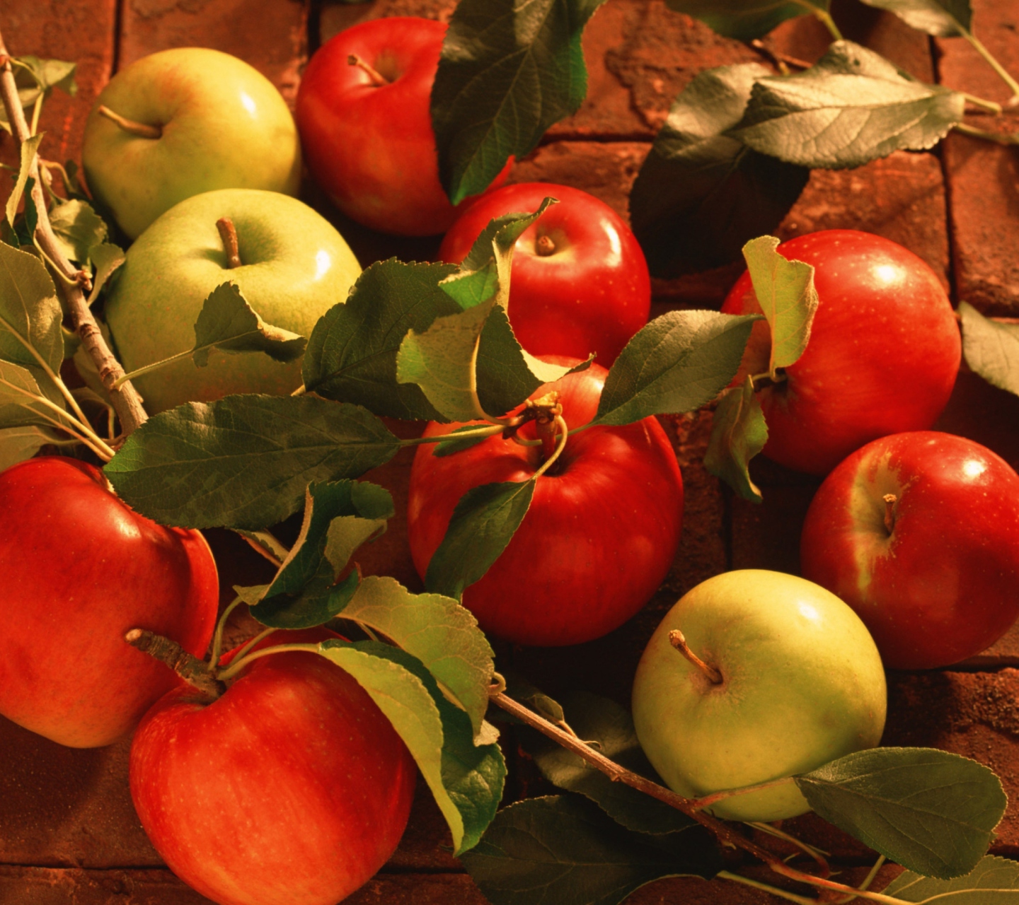 Red Apples & Green Apples wallpaper 1440x1280