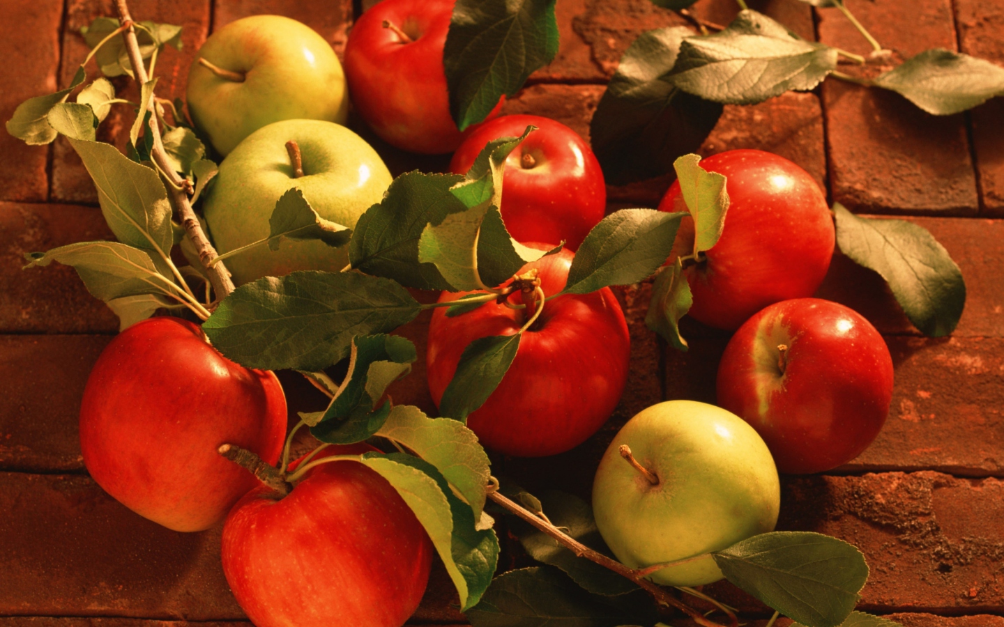 Red Apples & Green Apples wallpaper 1440x900