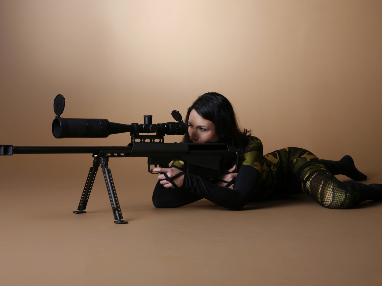 Das Army Girl in Costume Wallpaper 1280x960