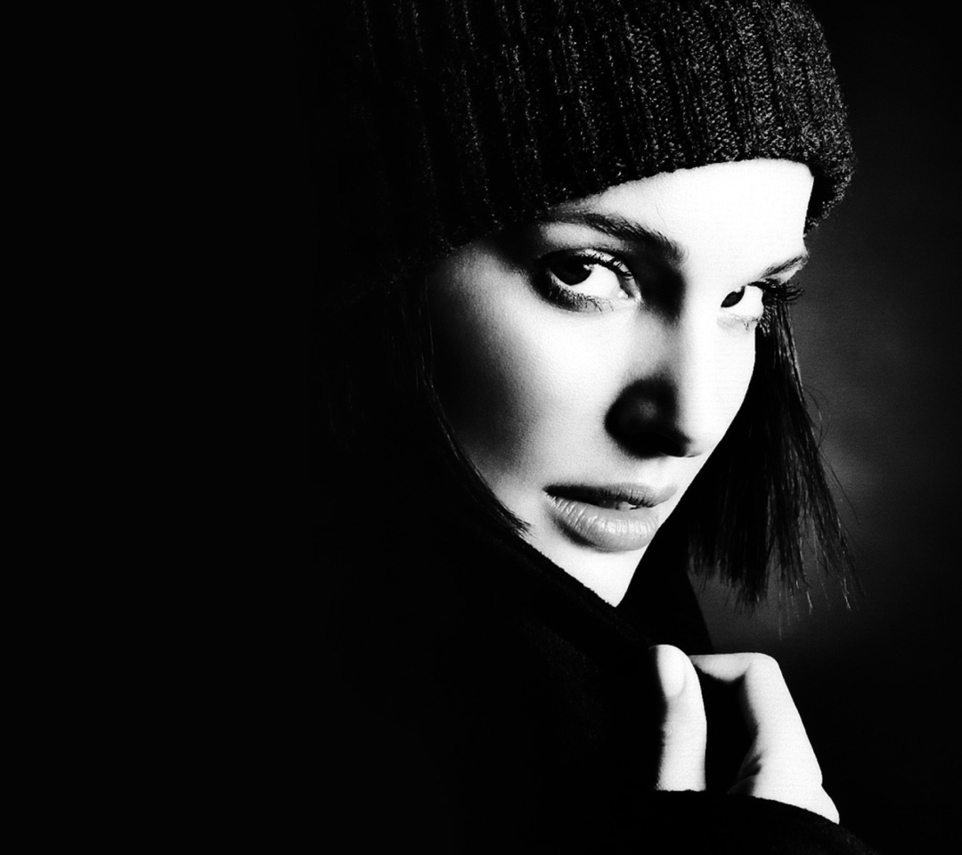 Обои Natalie Portman Black And White 1080x960