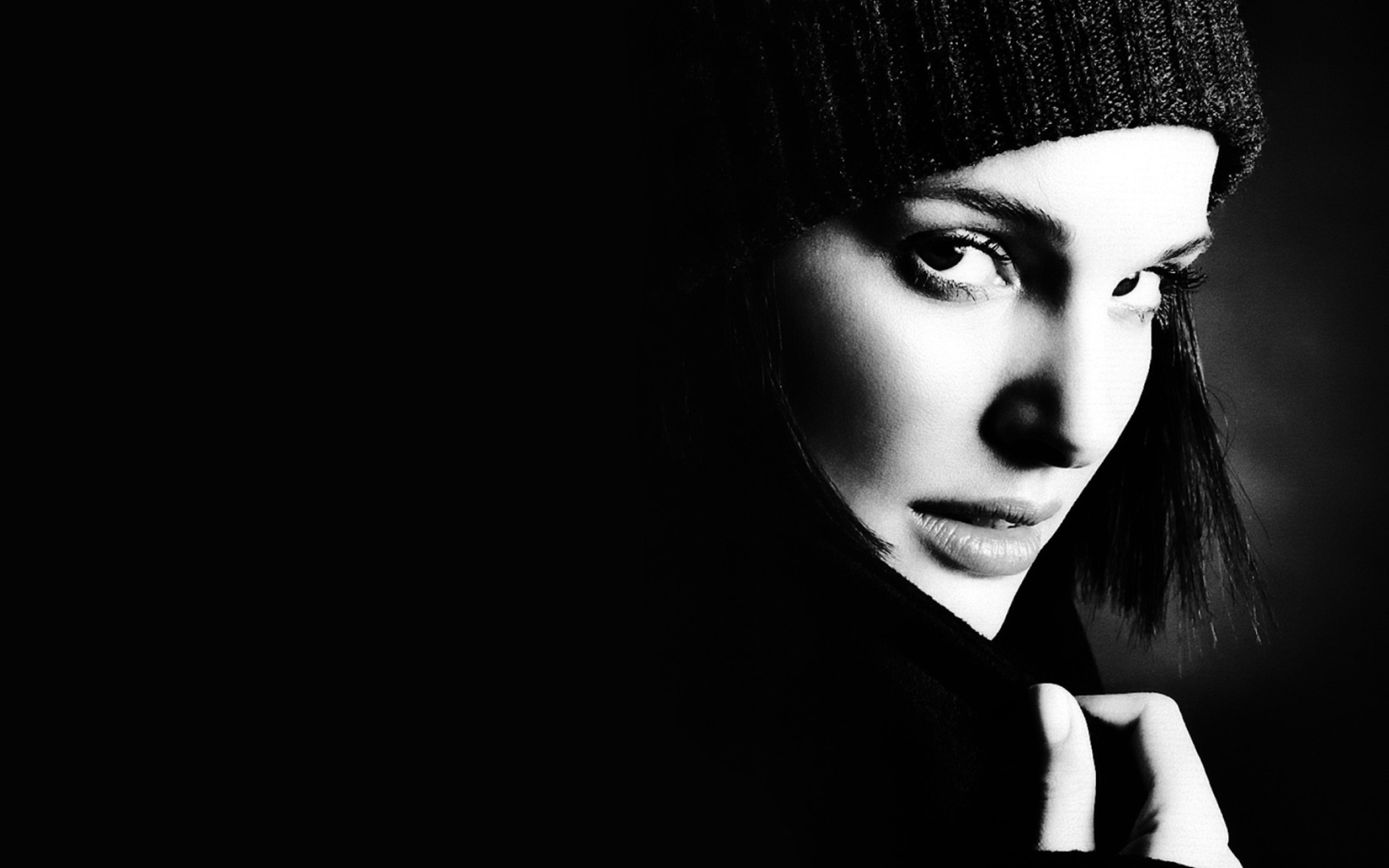 Обои Natalie Portman Black And White 2560x1600
