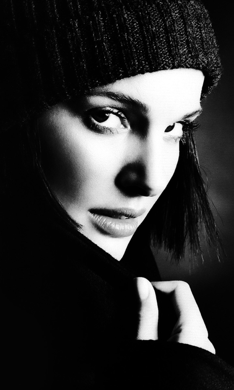 Sfondi Natalie Portman Black And White 768x1280