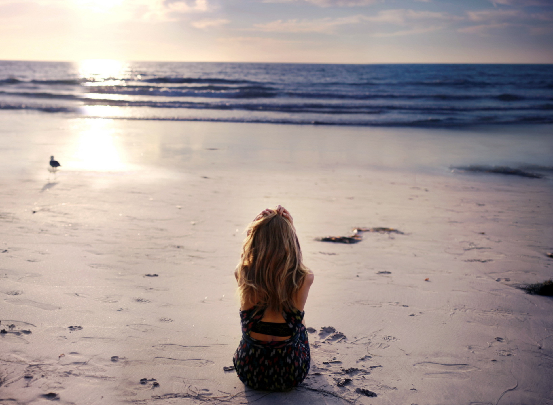 Обои Lonely Girl On Beautiful Beach 1920x1408