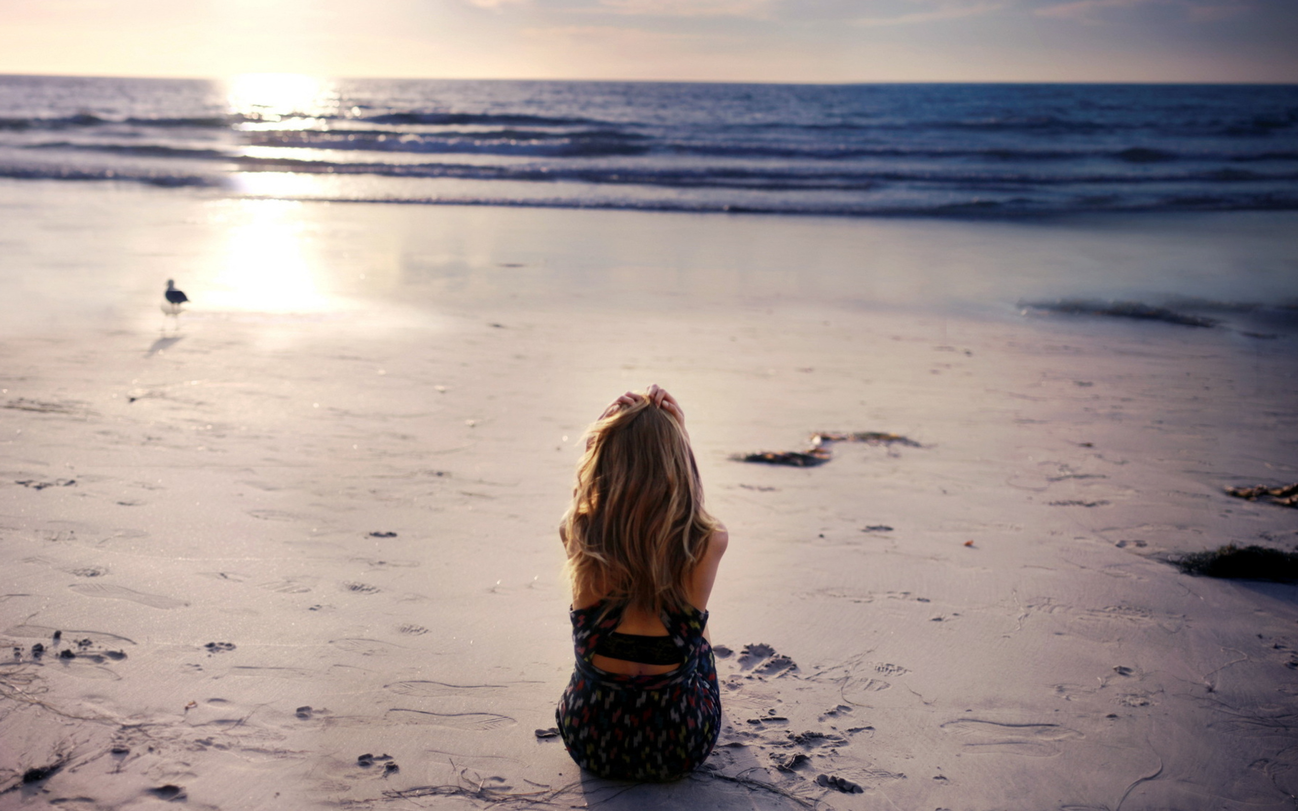 Обои Lonely Girl On Beautiful Beach 2560x1600