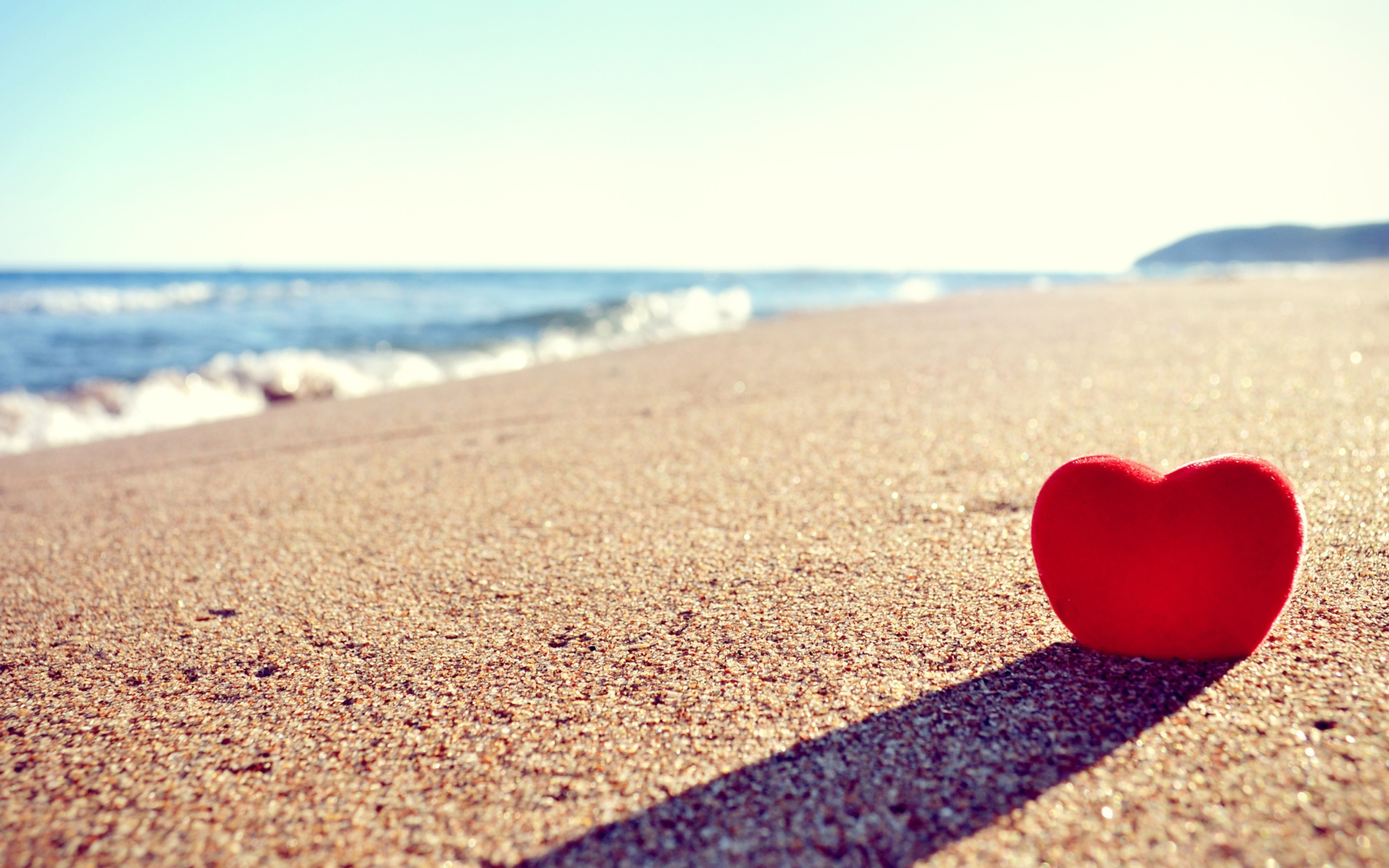 Heart Shadow On Sand wallpaper 2560x1600