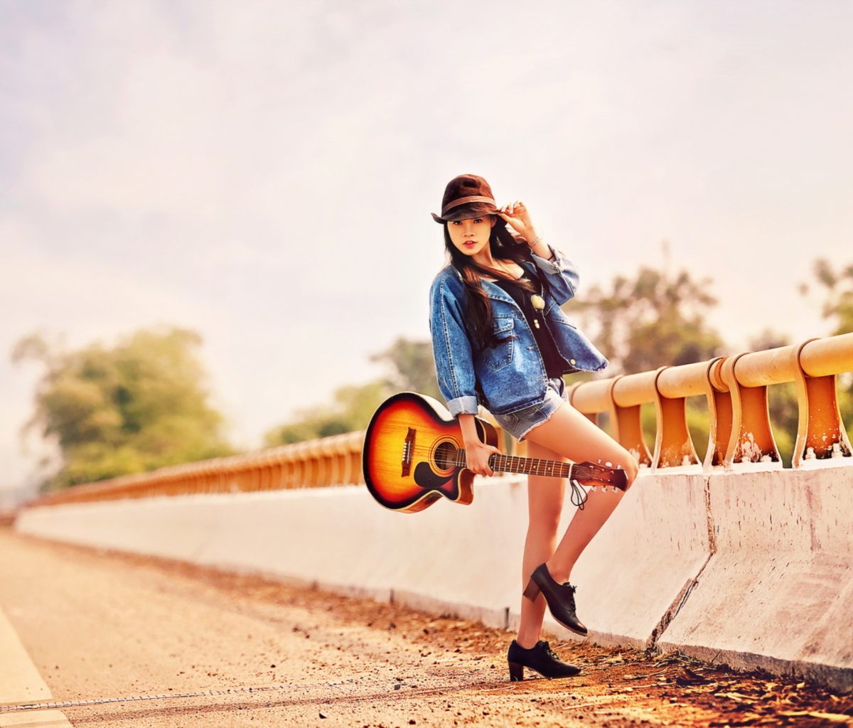 Screenshot №1 pro téma Girl With Guitar 1200x1024