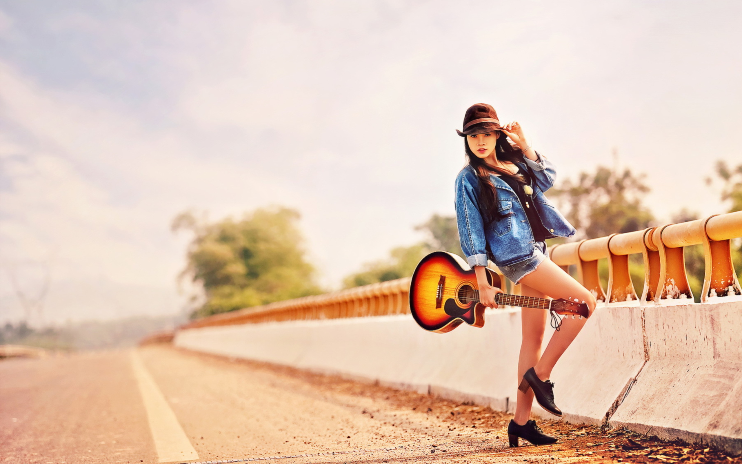 Das Girl With Guitar Wallpaper 2560x1600