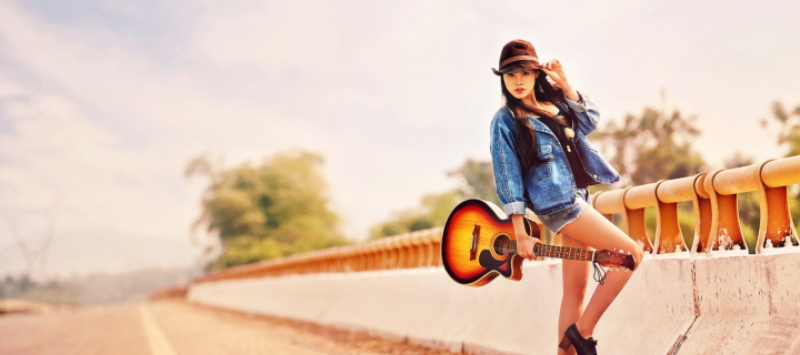 Das Girl With Guitar Wallpaper 720x320