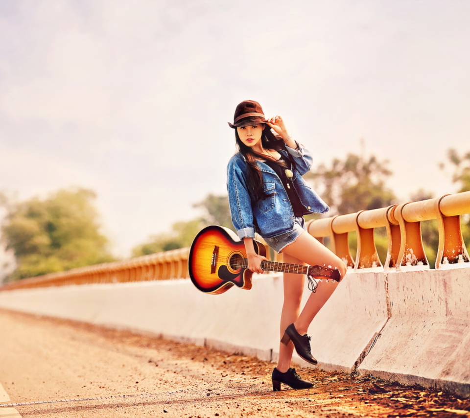 Sfondi Girl With Guitar 960x854