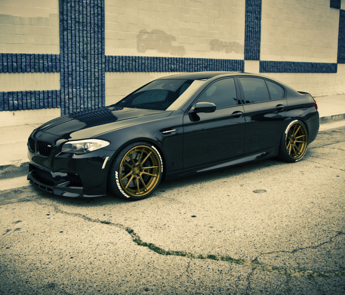 Screenshot №1 pro téma BMW M5 1200x1024