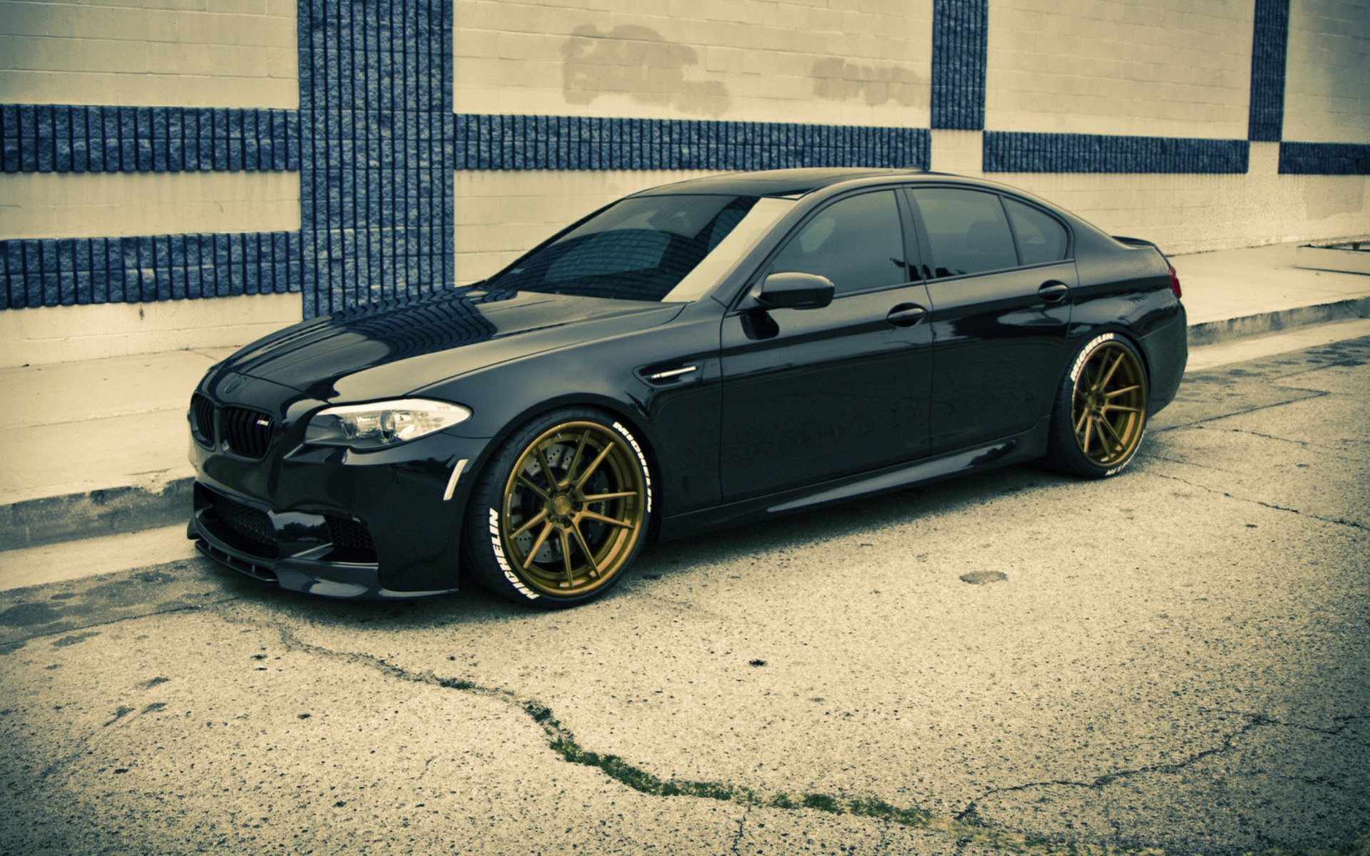 Screenshot №1 pro téma BMW M5 1920x1200