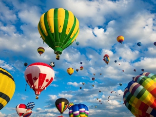 Sfondi Hot Air Balloons 320x240