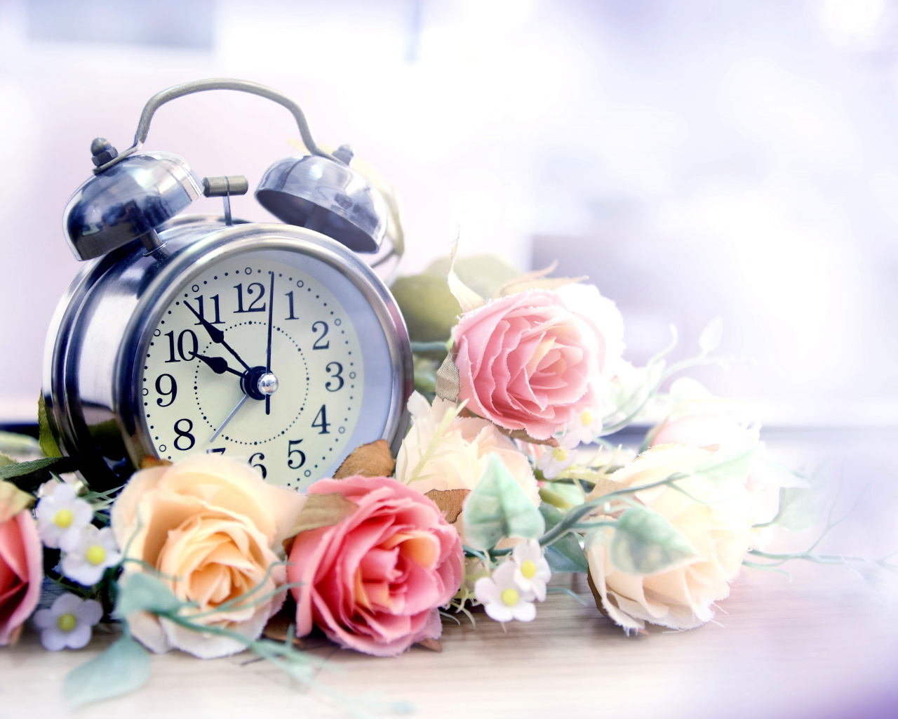 Fondo de pantalla Alarm Clock with Roses 1280x1024