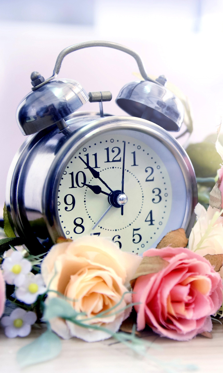 Обои Alarm Clock with Roses 768x1280