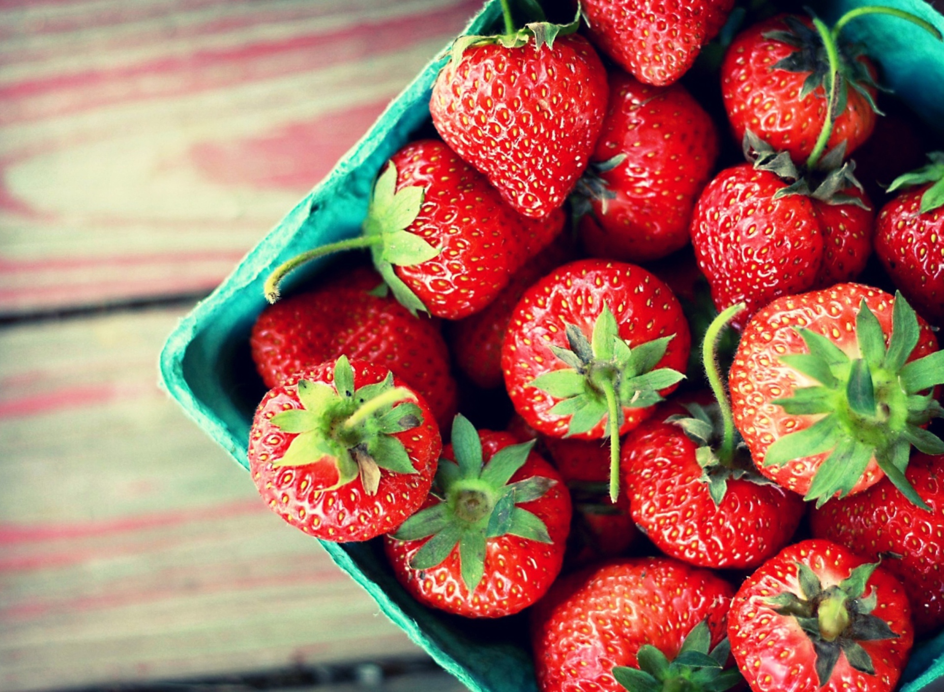 Fondo de pantalla Box Of Strawberries 1920x1408