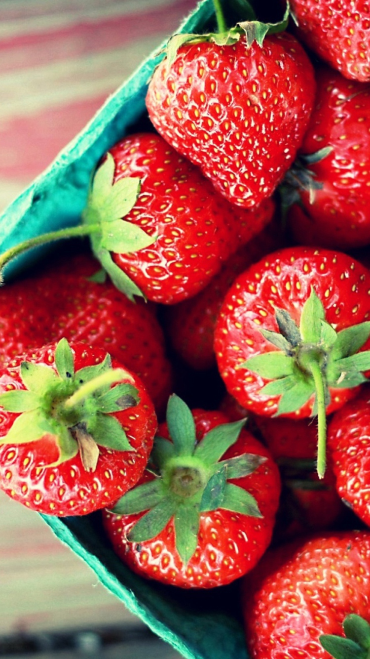 Fondo de pantalla Box Of Strawberries 750x1334