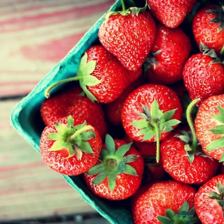 Box Of Strawberries sfondi gratuiti per iPad