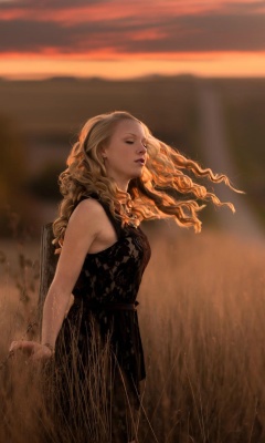 Autumn girl on field screenshot #1 240x400