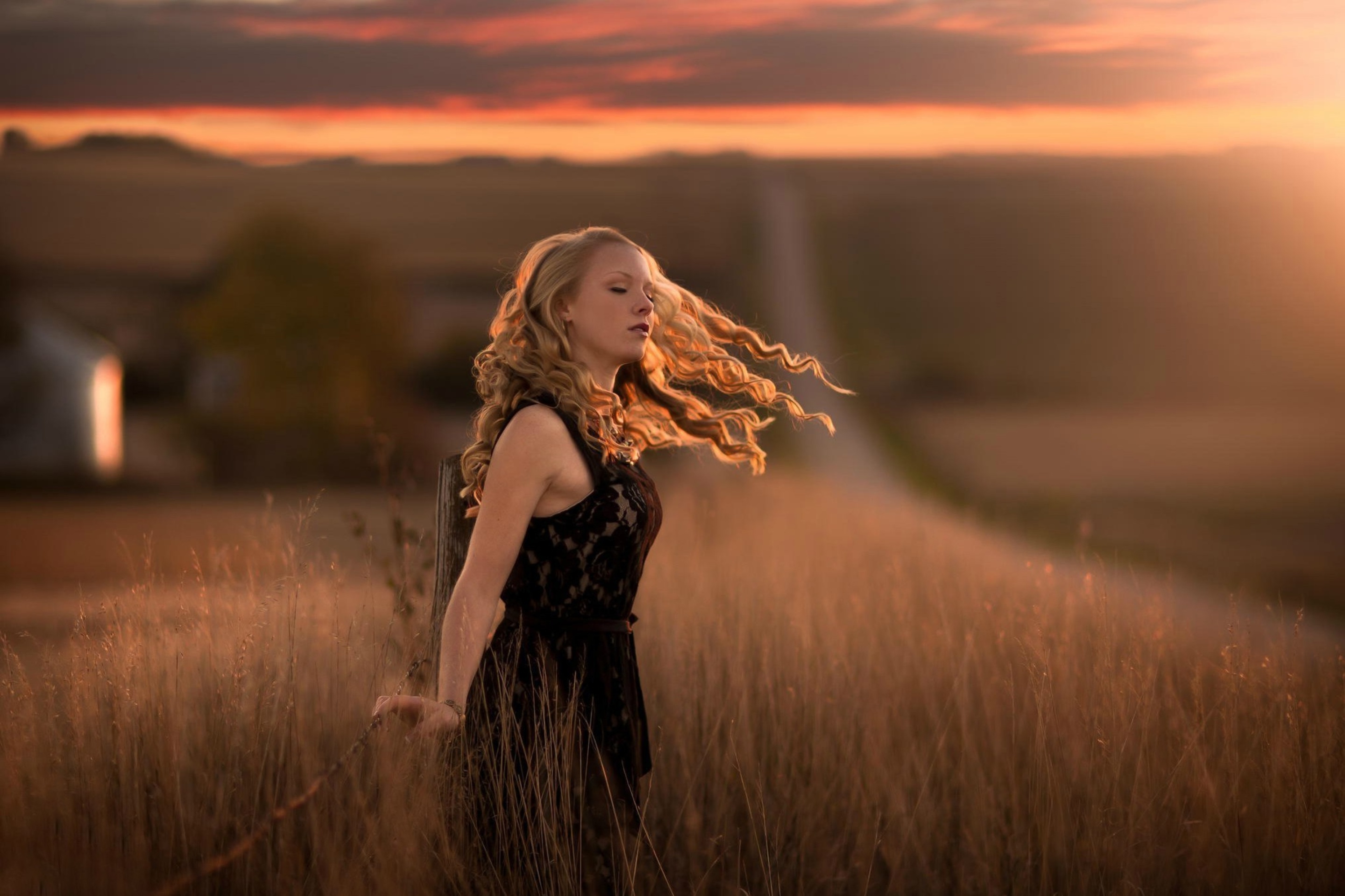 Autumn girl on field screenshot #1 2880x1920