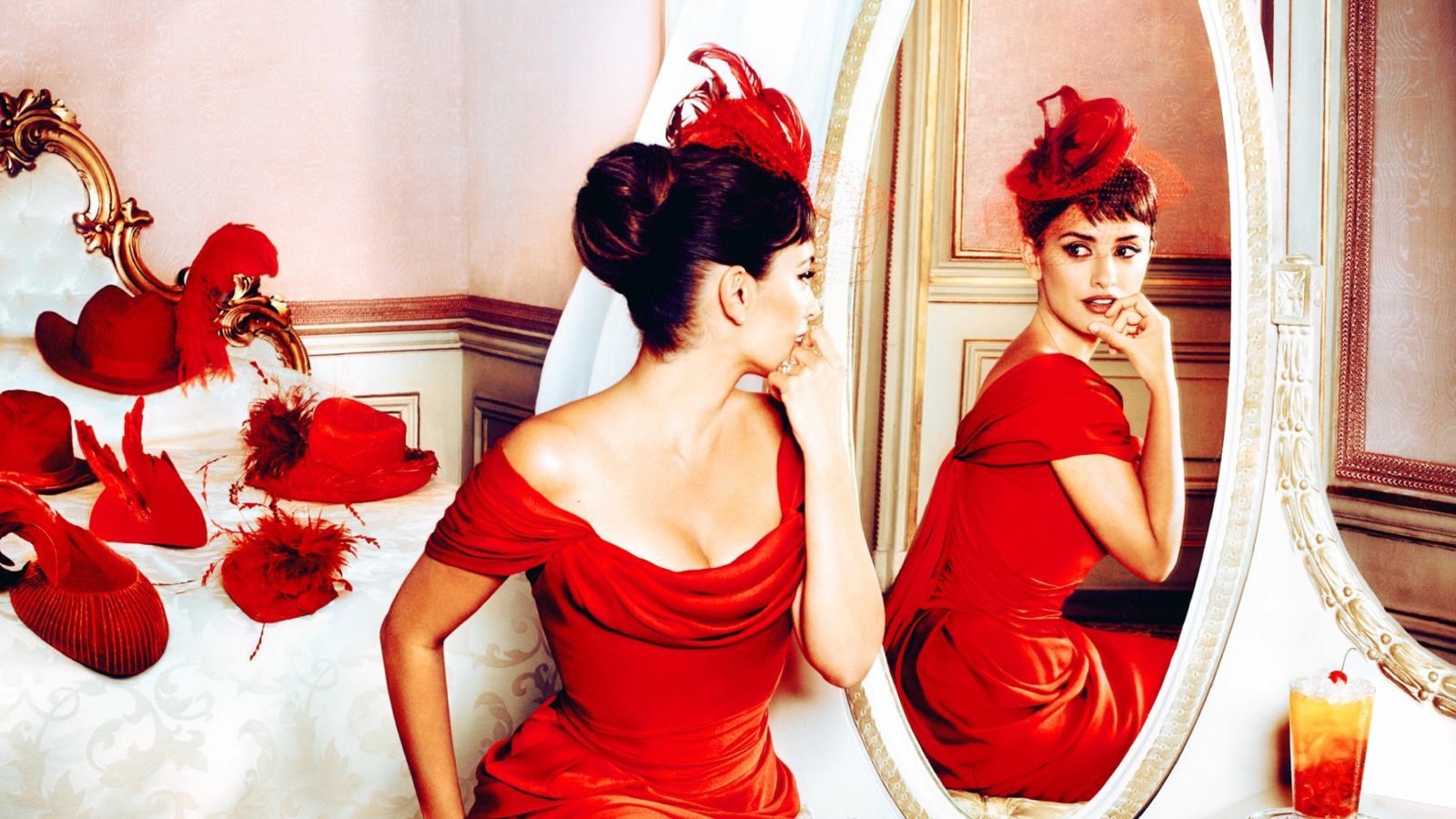 Sfondi Penelope Cruz In Little Red Dress 1600x900