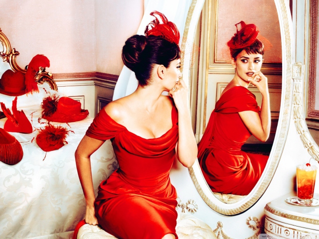 Sfondi Penelope Cruz In Little Red Dress 640x480