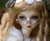 Doll In Glasses wallpaper 176x144