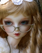 Das Doll In Glasses Wallpaper 176x220