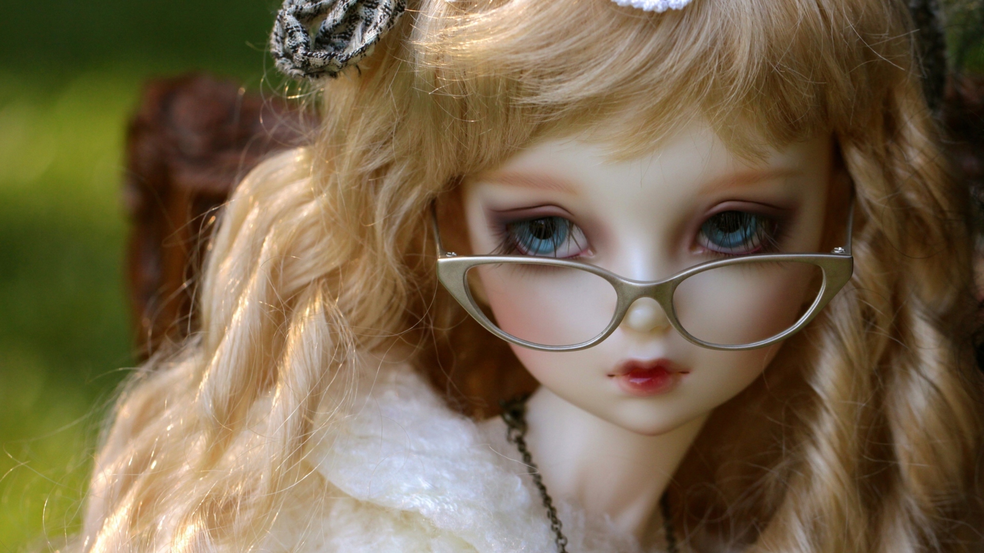 Doll In Glasses wallpaper 1920x1080