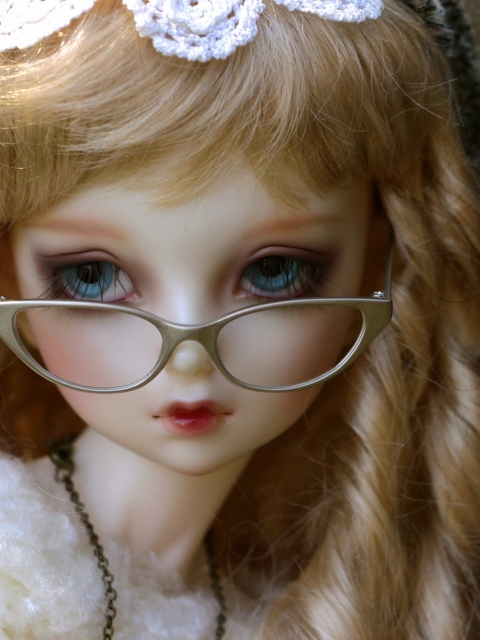 Fondo de pantalla Doll In Glasses 480x640