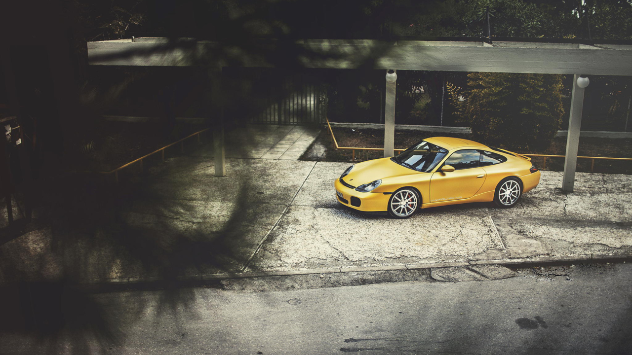 Fondo de pantalla Yellow Porsche Carrera 1280x720